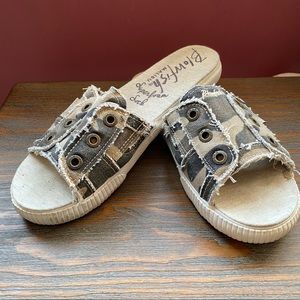 Blowfish camo sneaker slides